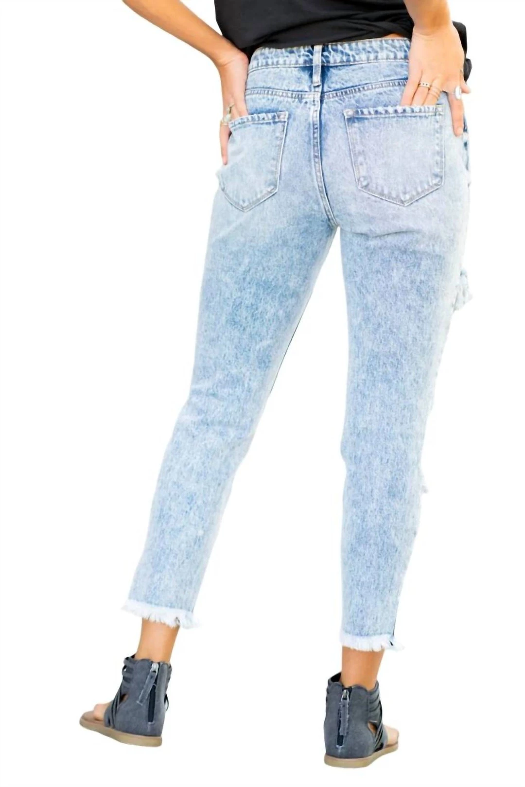 Brand new π Kancan π© women High Rise Fray Mom π Jeans in Medium Blue π₯° - Image 3